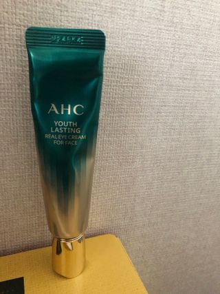[NEW 탄력유턴 아이크림] AHC 유스 래스팅 리얼 아이크림 포 페이스 — 5점을 준 리뷰어가 2021년 4월 올린 사용 사진
