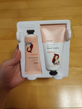 파시 FASCY 高保湿ハンドクリーム40ml+80ml セット — 4점을 준 리뷰어가 2021년 6월 올린 사용 사진