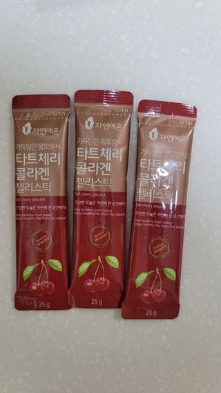 자연에온 가득담은 몽모랑시 타트체리 콜라겐 젤리스틱 — 5점을 준 리뷰어가 2021년 1월 올린 사용 사진