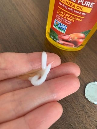 데저트에센스 비정제냉압착 퓨어 호호바오일 59ml — 5점을 준 리뷰어가 2023년 11월 올린 사용 사진