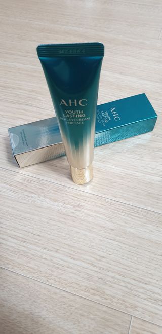 [NEW 탄력유턴 아이크림] AHC 유스 래스팅 리얼 아이크림 포 페이스 — 5점을 준 리뷰어가 2021년 2월 올린 사용 사진