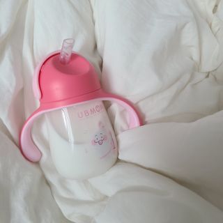 유비맘 트라이탄 코니빨대컵_컬러 랜덤 발송 — 2점을 준 리뷰어가 2021년 3월 올린 사용 사진