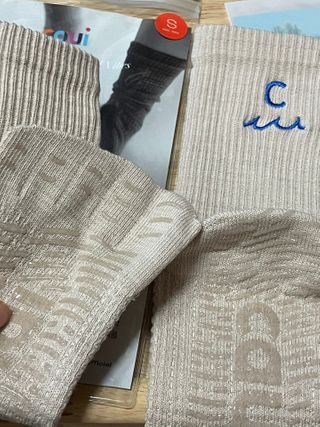 카우아이 필라테스 기어 / 스튜디오 운동을 도와주는 일체형 논슬립 발가락 양말 — 5점을 준 리뷰어가 2021년 2월 올린 사용 사진