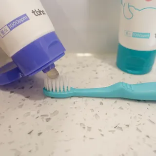 닥터데디스 안심불소 튼튼치약(청포도, 민트 중 택 1) 60g + 여행용 미니 치약 15g — 5점을 준 리뷰어가 2022년 10월 올린 사용 사진