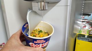 NISSIN 닛신 컵누들  4종 - 씨푸드오리지날, 씨푸드 스파이시, 씨푸드 커리, 씨푸드 XO소스 — 5점을 준 리뷰어가 2023년 2월 올린 사용 사진