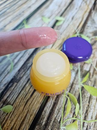 틱톡 [후르디아] 튼입술해결템 올리브영 블루베리 하이드레이팅 허니 립밤 — 5점을 준 리뷰어가 2023년 10월 올린 사용 사진