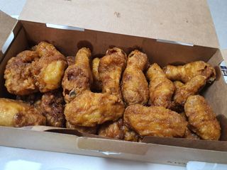 [교촌치킨 영등포역점] 치킨 메뉴 중 택1 — 5점을 준 리뷰어가 2021년 1월 올린 사용 사진