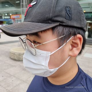 JHWORLD 스누피 마스크 정품 스누피 KF-AD 국내 비말차단 아동용 성인용 일회용 덴탈마스크 50매 — 5점을 준 리뷰어가 2021년 6월 올린 사용 사진