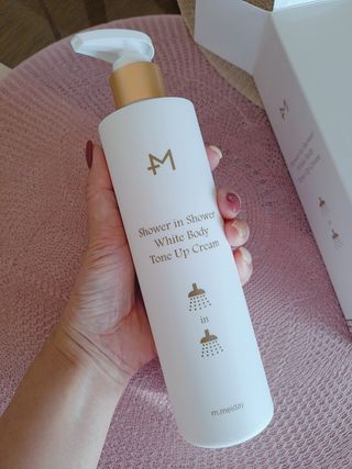 [엠메이데이] 샤워인샤워 화이트 바디 톤업크림 300g — 5점을 준 리뷰어가 2021년 12월 올린 사용 사진