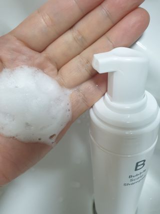 블룸비 거품 두피 샴푸 — 5점을 준 리뷰어가 2022년 9월 올린 사용 사진