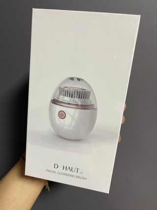 디하우트 랩 디하우트랩 클렌징 피부관리기 진동클렌저 실리콘+2종 인조모 브러시 — 5점을 준 리뷰어가 2021년 11월 올린 사용 사진