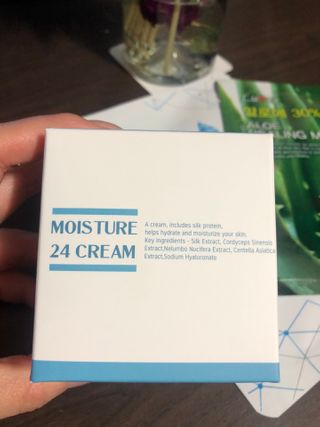 Dr.느루벗 느루벗 모이스쳐 24 크림 — 5점을 준 리뷰어가 2021년 2월 올린 사용 사진