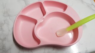 유비맘 캐릭터 실리콘 흡착 식판_색상 랜덤발송 — 5점을 준 리뷰어가 2021년 1월 올린 사용 사진