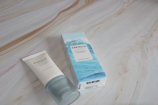 [스킨1004] 마다가스카르 센텔라 히알루-시카 워터핏 선세럼 50ml — 5점을 준 리뷰어가 2024년 5월 올린 사용 사진