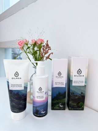 오일아리아 뉴트리 모이스처라이징 세사미 씨드 오일로션 & 데일리 디톡스 세사미 그라운즈 바디스크럽 — 5점을 준 리뷰어가 2023년 6월 올린 사용 사진