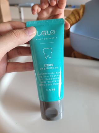 치과에서 쓰는 치약 _ 라벨제로 저불소 꼬마, 키즈, 유아, 베이비, 주니어 안전한 어린이치약 — 5점을 준 리뷰어가 2023년 1월 올린 사용 사진