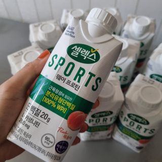 셀렉스스포츠 셀렉스 스포츠 웨이 프로틴 복숭아_ 330ml x 12팩 — 3.5점을 준 리뷰어가 2021년 8월 올린 사용 사진