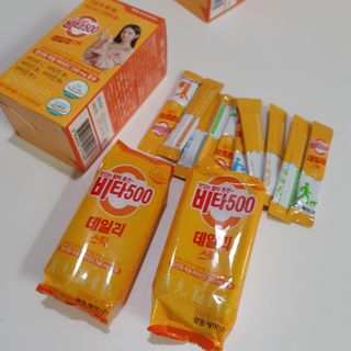 광동생활건강 [제니에디션] 비타500데일리스틱 gift set 60포+제니굿즈 3종+쇼핑백 — 5점을 준 리뷰어가 2021년 11월 올린 사용 사진