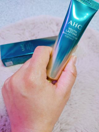 [NEW 탄력유턴 아이크림] AHC 유스 래스팅 리얼 아이크림 포 페이스 — 5점을 준 리뷰어가 2021년 2월 올린 사용 사진