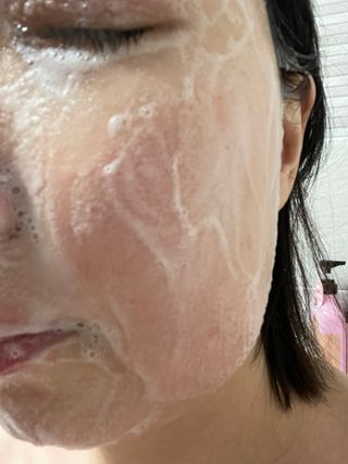 프리마인 메이크업과 들뜨는 각질까지 한방에 깐달걀로! 순하기까지한 셀베이스 그린티클렌저(200ml) — 5점을 준 리뷰어가 2023년 2월 올린 사용 사진