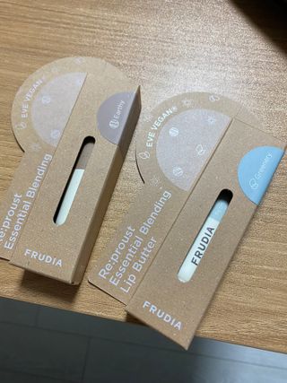 [후르디아] 올리브영 착한보습 비건 립버터 2종 — 4.5점을 준 리뷰어가 2022년 2월 올린 사용 사진