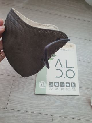 알도(A.L.D.O) 알도 에코슈브 성인 마스크(특대형) — 5점을 준 리뷰어가 2022년 9월 올린 사용 사진