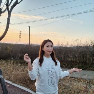 [포플X베니] 쓰담 베니 맨투맨 (기모) / 굳럭 베니 맨투맨 / 출근길 베니 맨투맨 — 5점을 준 리뷰어가 2022년 11월 올린 사용 사진