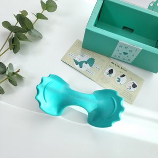 힐니스북 [힐마이넥]   거북목 통증완화를 위한 휴대용 목 안마기 — 5점을 준 리뷰어가 2023년 1월 올린 사용 사진