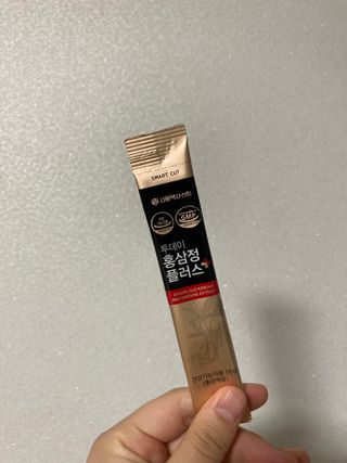 서울약사신협_투데이홍삼정플러스스틱_10g x 30포 — 5점을 준 리뷰어가 2021년 6월 올린 사용 사진