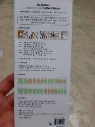 [네일가게] 햇빛에 닿으면 색이 변하는 신기한 햇살 반전 네일스티커 — 5점을 준 리뷰어가 2021년 8월 올린 사용 사진