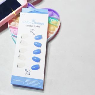 [네일가게] 햇빛에 닿으면 색이 변하는 신기한 햇살 반전 네일스티커_B — 5점을 준 리뷰어가 2021년 8월 올린 사용 사진