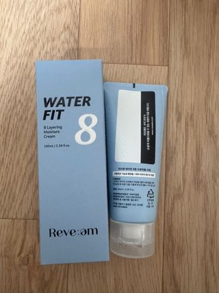 나우 [리브엠]피부 속부터 겹겹이, 촘촘하게! 워터핏8중 수분착붙 크림 — 4.5점을 준 리뷰어가 2024년 12월 올린 사용 사진