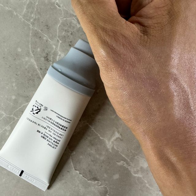 [스킨1004] 마다가스카르 센텔라 히알루-시카 워터핏 선세럼 50ml 리뷰 사진