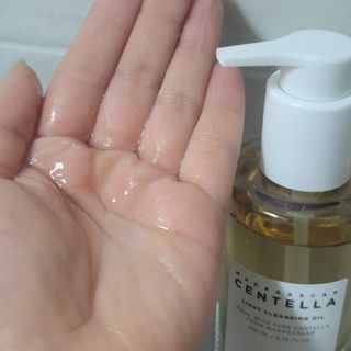 스킨1004 [SKIN1004] 마다가스카르 센텔라 라이트 클렌징 오일 200ml — 5점을 준 리뷰어가 2024년 7월 올린 사용 사진