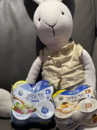 매일바이오 그릭요거트 오리지널 플레인 4개, 로스터리 커피믹스 4개 — 5점을 준 리뷰어가 2021년 12월 올린 사용 사진