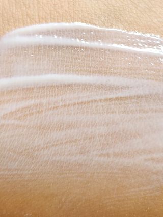 [스킨1004] 마다가스카르 센텔라 히알루-시카 워터핏 선세럼 50ml — 5점을 준 리뷰어가 2024년 5월 올린 사용 사진