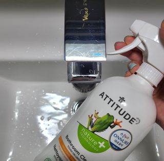 에티튜드 천연 욕실 클리너 시트러스제스트 향 (800ml) — 5점을 준 리뷰어가 2022년 9월 올린 사용 사진