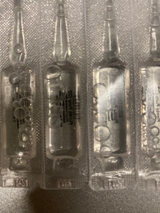 유니베르소 산소앰플 7일 집중케어 앰플 — 2.5점을 준 리뷰어가 2021년 4월 올린 사용 사진