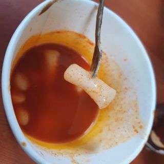 유비쿡 컵떡볶이 매운컵떡볶이2개/ 짜장컵떡볶이 2개  총 4개세트 — 5점을 준 리뷰어가 2021년 2월 올린 사용 사진