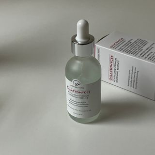 오투에니원 갈락토미세스 리바이탈라이징 프리미엄 화이트닝 에센스 50ml — 3점을 준 리뷰어가 2023년 2월 올린 사용 사진
