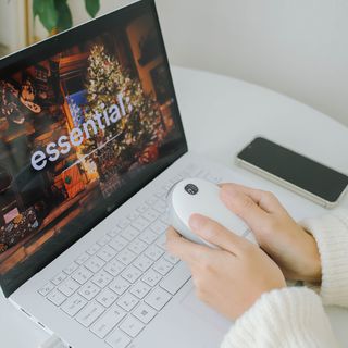 썬더월드 [썬더] 스마트 핸드워머 충전식 손난로 보조배터리 10000mAh — 5점을 준 리뷰어가 2024년 12월 올린 사용 사진