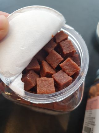 페페로니 진짜 오메가3 연어+소고기 180g+180g — 5점을 준 리뷰어가 2021년 7월 올린 사용 사진
