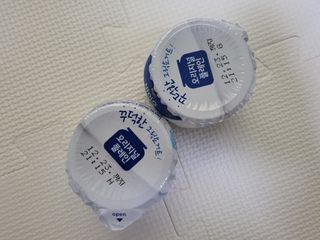 매일바이오 그릭요거트 오리지널 플레인 4개, 로스터리 커피믹스 4개 — 5점을 준 리뷰어가 2021년 12월 올린 사용 사진