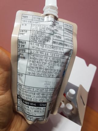 자연에온 핑크 자몽 착즙 100mL 10개입 1BOX +가 득담은 자몽 콜라겐 젤리스틱 1BOX — 5점을 준 리뷰어가 2021년 6월 올린 사용 사진