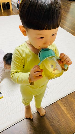 유비맘 트라이탄 코니빨대컵_컬러 랜덤 발송 — 5점을 준 리뷰어가 2021년 1월 올린 사용 사진
