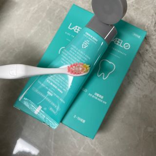치과에서 쓰는 치약 _ 라벨제로 저불소 꼬마, 키즈, 유아, 베이비, 주니어 안전한 어린이치약 — 5점을 준 리뷰어가 2022년 12월 올린 사용 사진