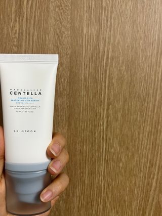 [스킨1004] 마다가스카르 센텔라 히알루-시카 워터핏 선세럼 50ml — 5점을 준 리뷰어가 2024년 5월 올린 사용 사진