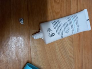 리더스코스메틱 리더스 카밍 바이오틱스 선 에센스 SPF 50+ PA++++ — 5점을 준 리뷰어가 2022년 4월 올린 사용 사진