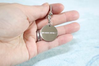 컴바이유 써지컬 각인 키링 [반려동물 인식표, 커플 키링, 가족 키링] — 5점을 준 리뷰어가 2022년 3월 올린 사용 사진