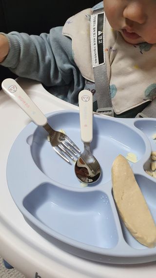 유비맘 캐릭터 실리콘 흡착 식판_색상 랜덤발송 — 5점을 준 리뷰어가 2021년 1월 올린 사용 사진